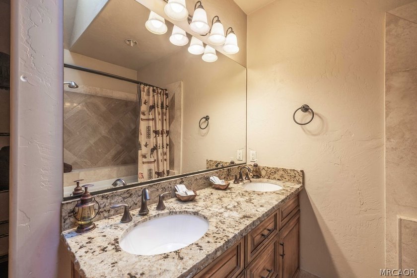 Set on over an acre in the highly sought-after Meadowbrook - photo 25