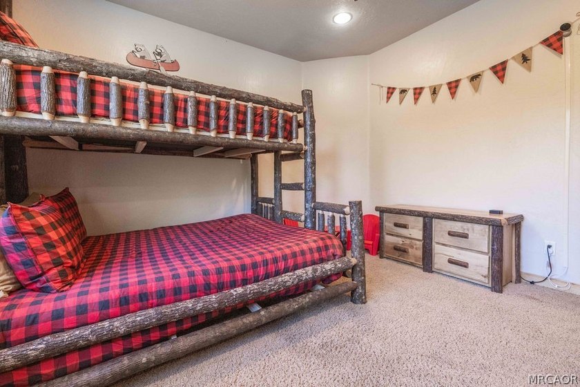 Set on over an acre in the highly sought-after Meadowbrook - photo 35