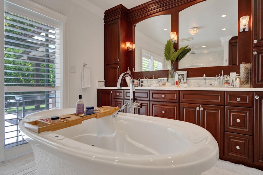 Nestled just moments from Coral Ridge Country Club, this - photo 36