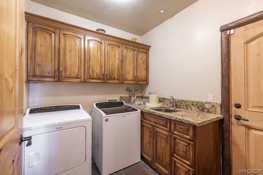 Set on over an acre in the highly sought-after Meadowbrook - photo 38