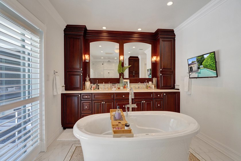 Nestled just moments from Coral Ridge Country Club, this - photo 40