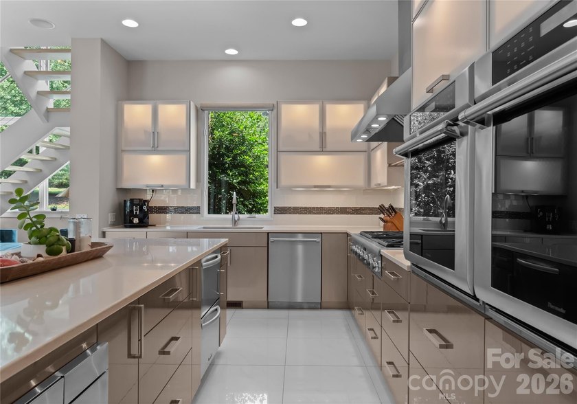 Rare opportunity to own a Simonini-built contemporary waterfront - photo 14