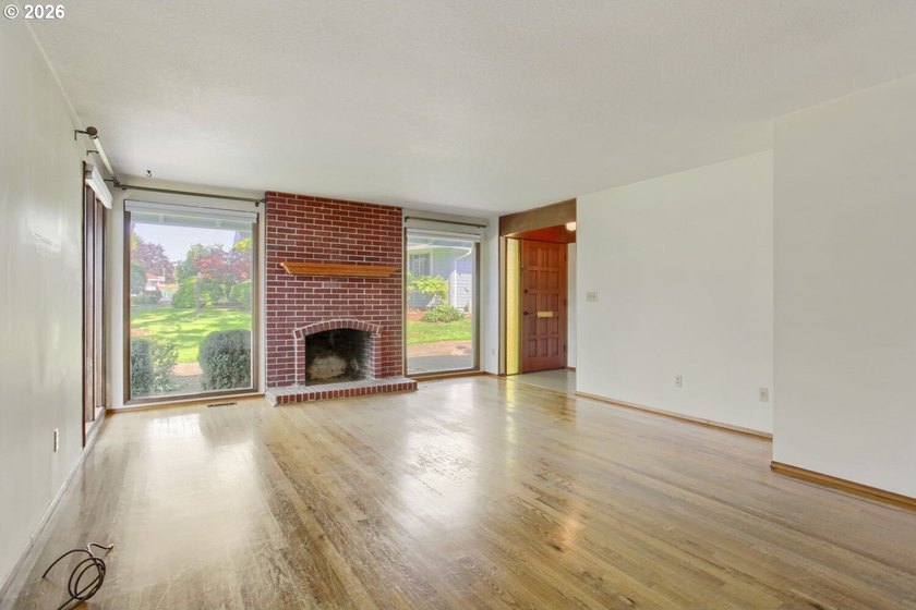 Best value! Opportunity awaits with this rare single-level home - photo 7