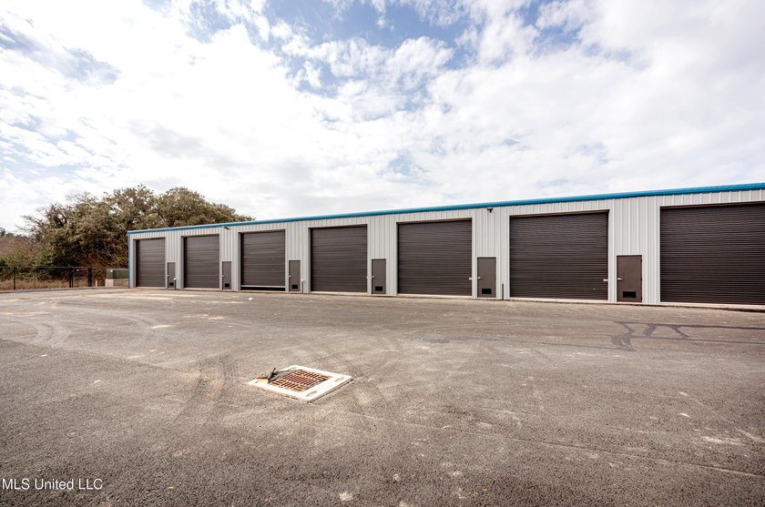 Here is your chance to OWN not Rent 1000sq ft of storage for you - photo 15