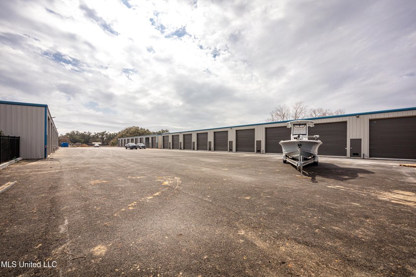 Here is your chance to OWN not Rent 1000sq ft of storage for you - photo 27
