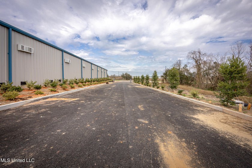 Here is your chance to OWN not Rent 1000sq ft of storage for you - photo 36