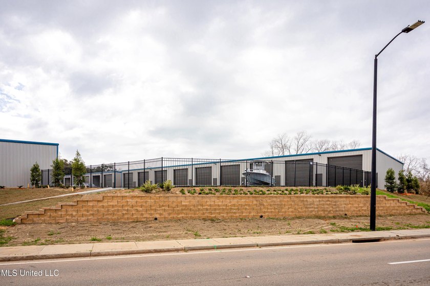 Here is your chance to OWN not Rent 1000sq ft of storage for you - photo 40