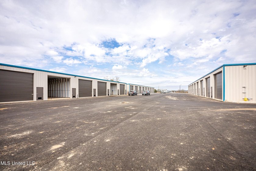 Here is your chance to OWN not Rent 1000sq ft of storage for you - photo 45