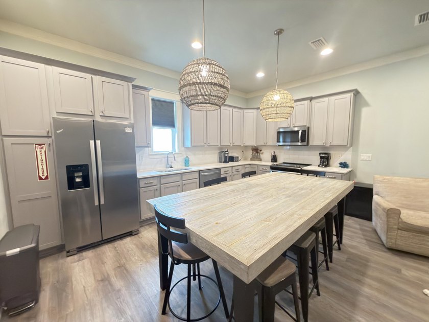 Opportunity abounds with this gorgeous REO property located less - photo 4