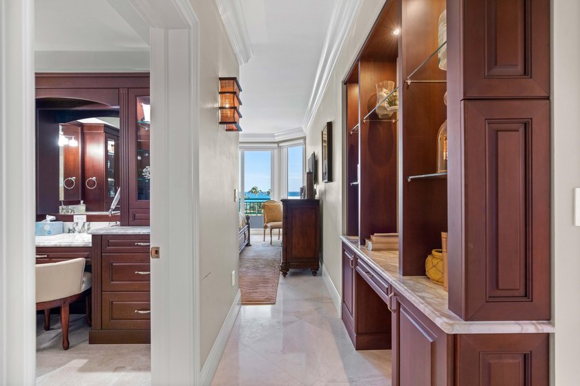 This exquisite, fully upgraded oceanfront residence is located - photo 17