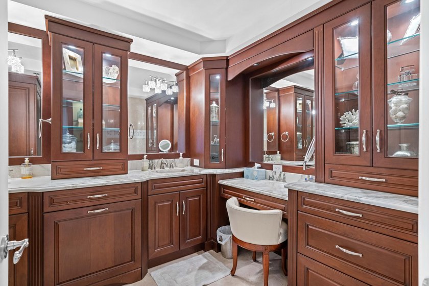 This exquisite, fully upgraded oceanfront residence is located - photo 20