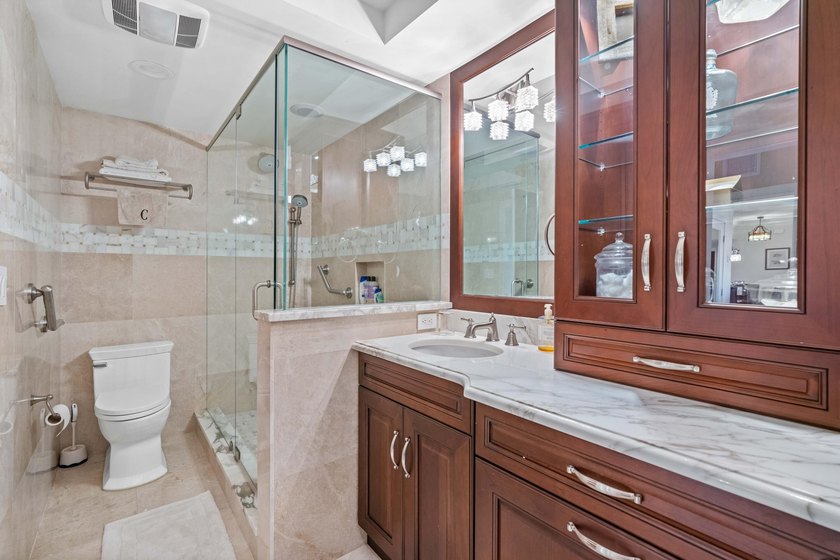 This exquisite, fully upgraded oceanfront residence is located - photo 21