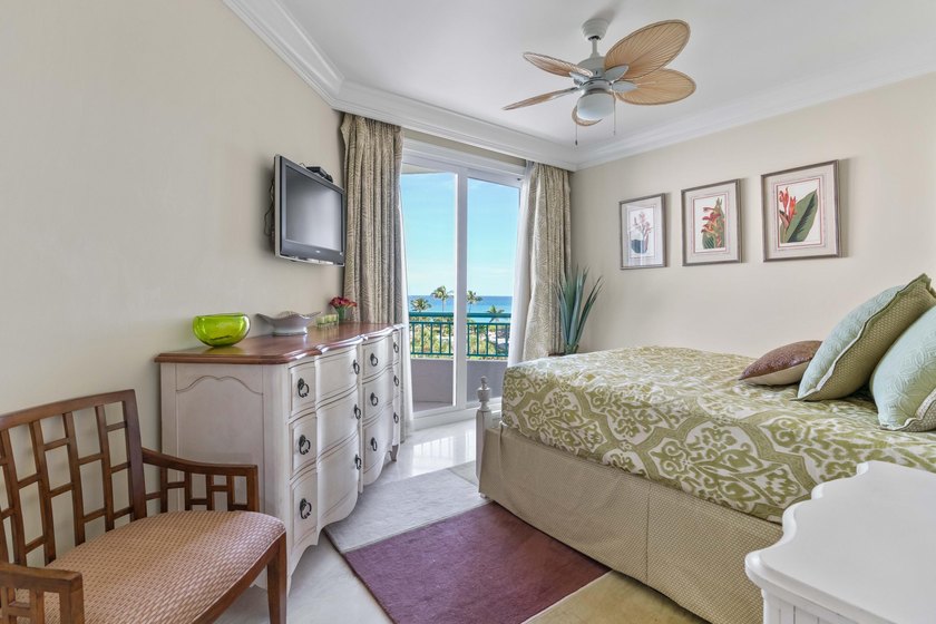 This exquisite, fully upgraded oceanfront residence is located - photo 22