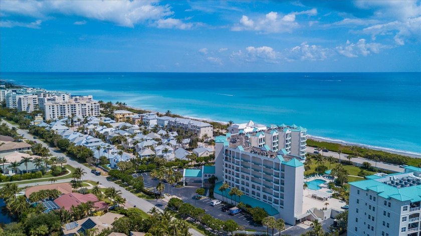 This exquisite, fully upgraded oceanfront residence is located - photo 26