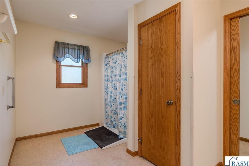 **SELLER OPEN TO OFFERING BUYER CONCESSION WITH AN ACCEPTABLE - photo 27