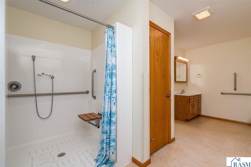 **SELLER OPEN TO OFFERING BUYER CONCESSION WITH AN ACCEPTABLE - photo 28
