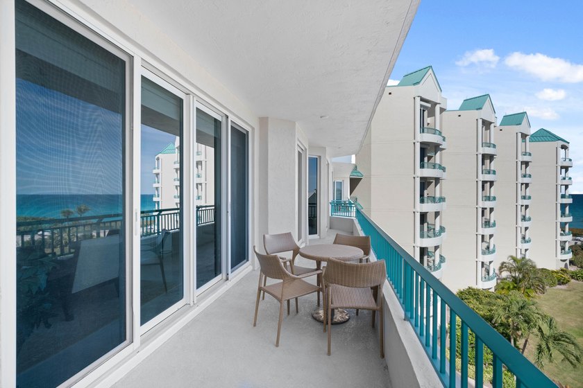 This exquisite, fully upgraded oceanfront residence is located - photo 39