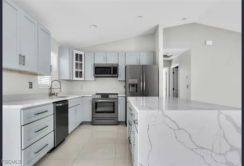 Welcome to this charming open living space! This home features 3 - photo 4