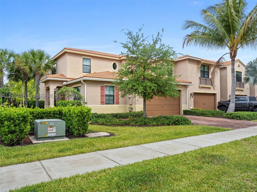 Welcome to gated living in the heart of Boca Raton. This - photo 4