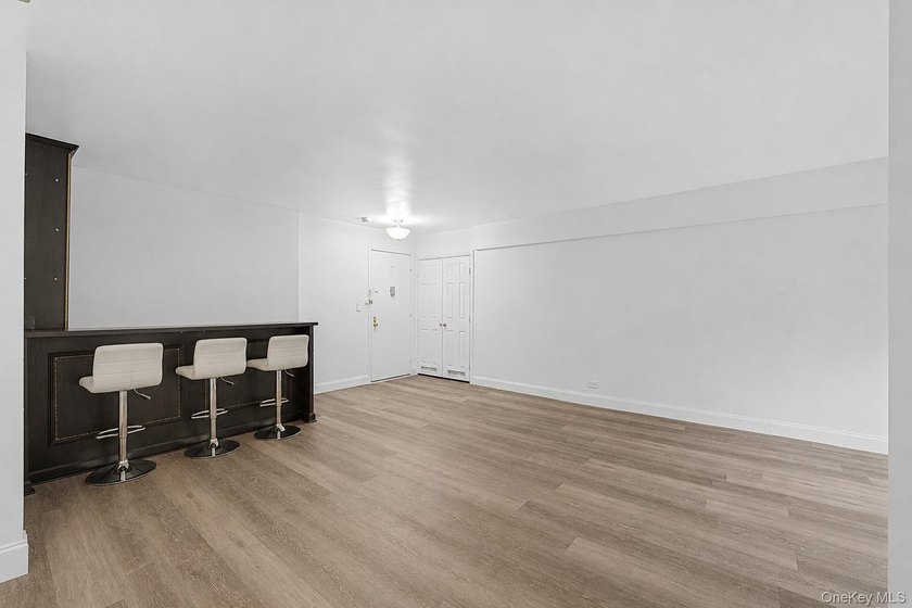Beautiful fully renovated 1-bedroom, 1-bathroom apartment - photo 4