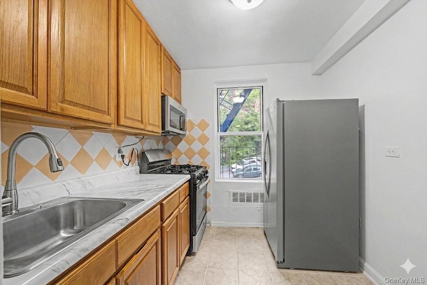 Beautiful fully renovated 1-bedroom, 1-bathroom apartment - photo 6