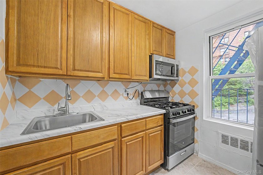 Beautiful fully renovated 1-bedroom, 1-bathroom apartment - photo 7