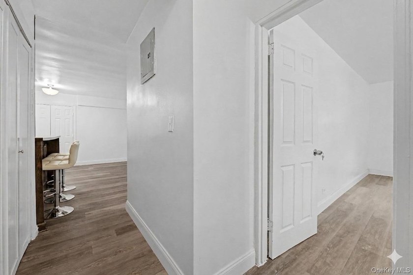 Beautiful fully renovated 1-bedroom, 1-bathroom apartment - photo 9