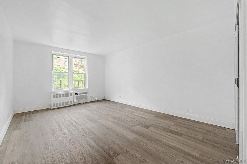 Beautiful fully renovated 1-bedroom, 1-bathroom apartment - photo 10