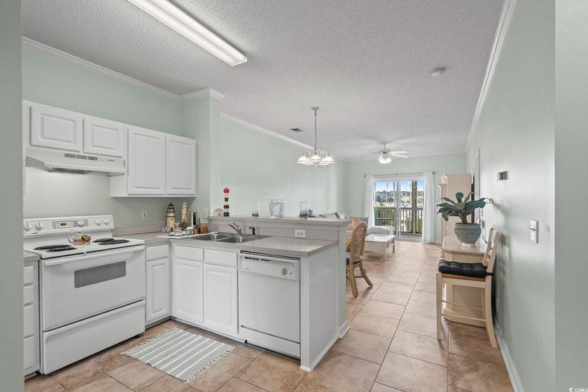 Located in desirable Harbourfront Villas, this fully furnished - photo 14