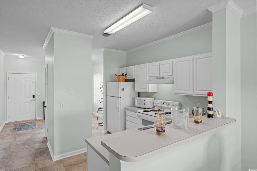 Located in desirable Harbourfront Villas, this fully furnished - photo 15