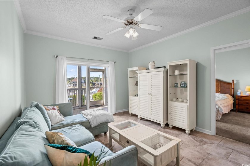 Located in desirable Harbourfront Villas, this fully furnished - photo 25