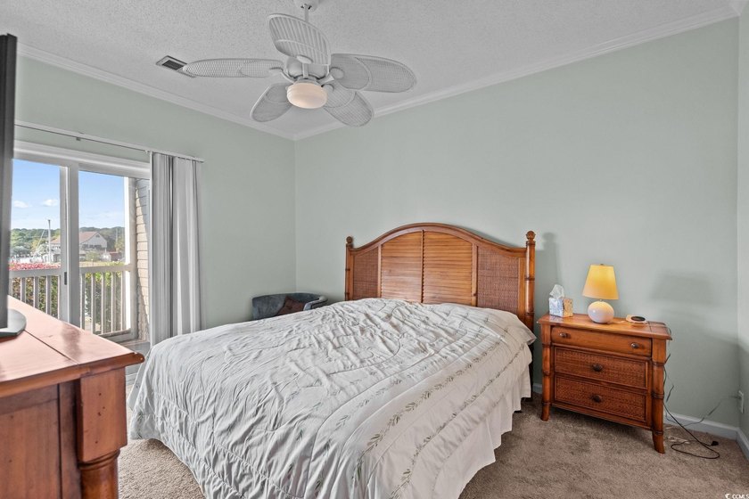 Located in desirable Harbourfront Villas, this fully furnished - photo 27