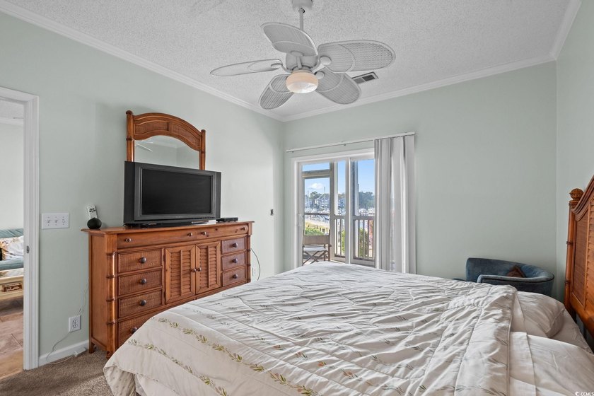 Located in desirable Harbourfront Villas, this fully furnished - photo 28