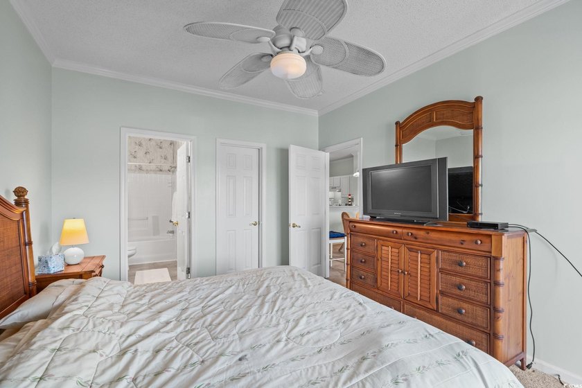 Located in desirable Harbourfront Villas, this fully furnished - photo 29