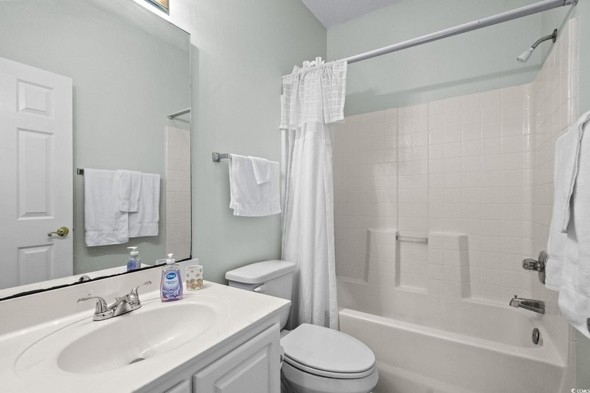 Located in desirable Harbourfront Villas, this fully furnished - photo 33
