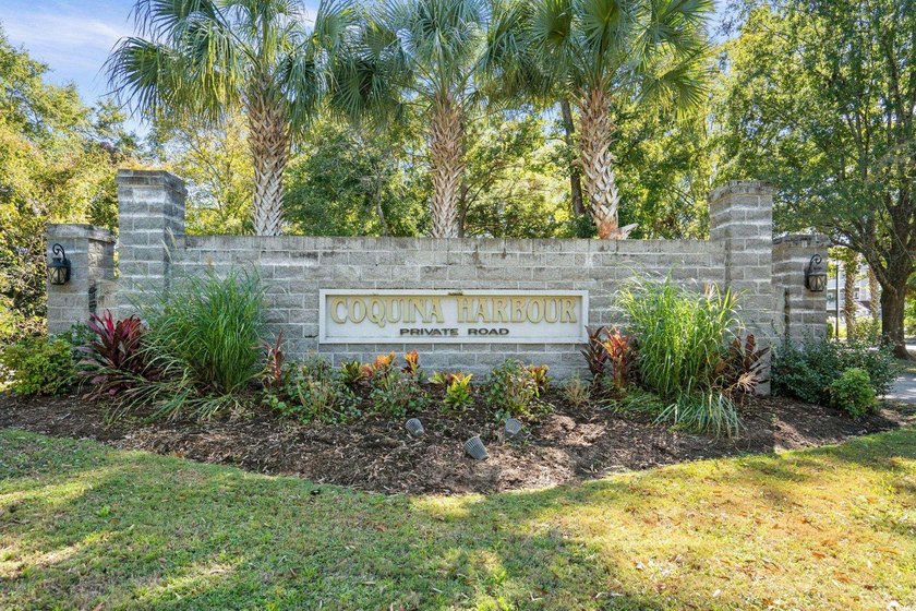Located in desirable Harbourfront Villas, this fully furnished - photo 36