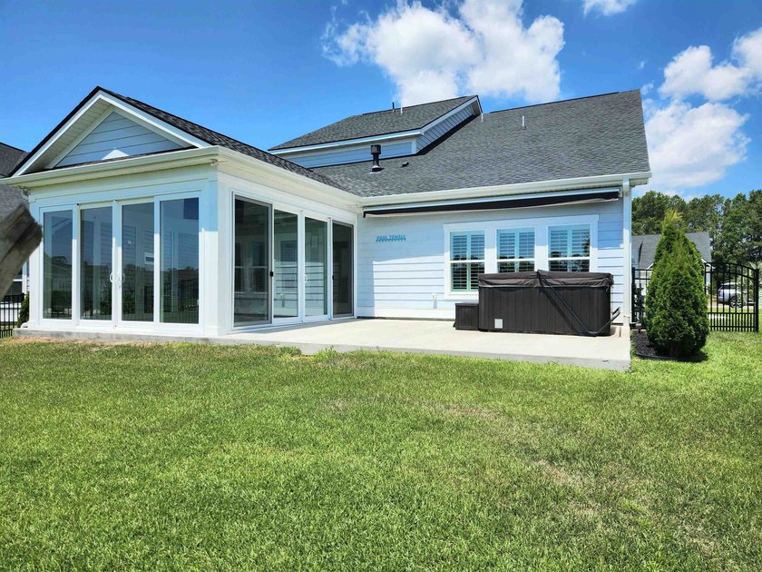 Price Improvement! Welcome to your dream home, this is the ONE - photo 3