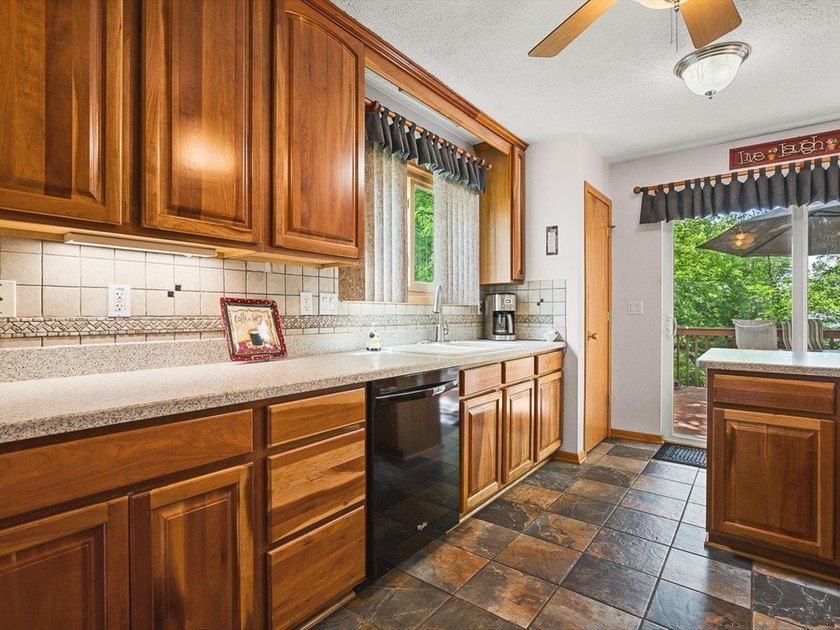 Welcome to beautiful Candlewick Lake, a private gated community - photo 8