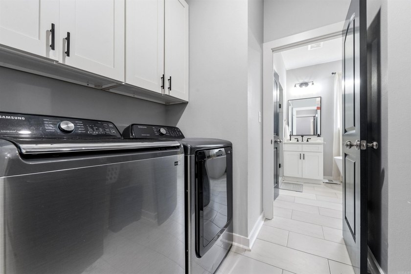 Beautifully designed with a bright, open layout and modern - photo 17