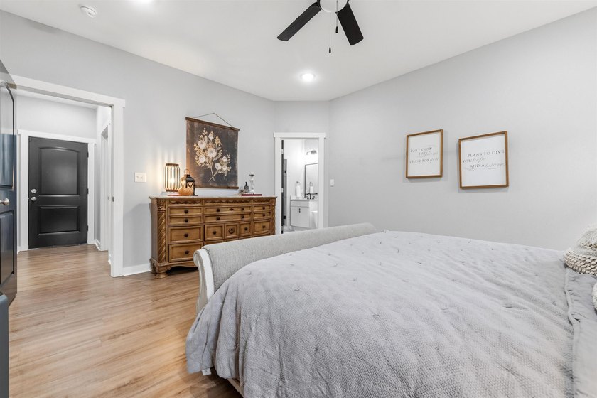 Beautifully designed with a bright, open layout and modern - photo 19