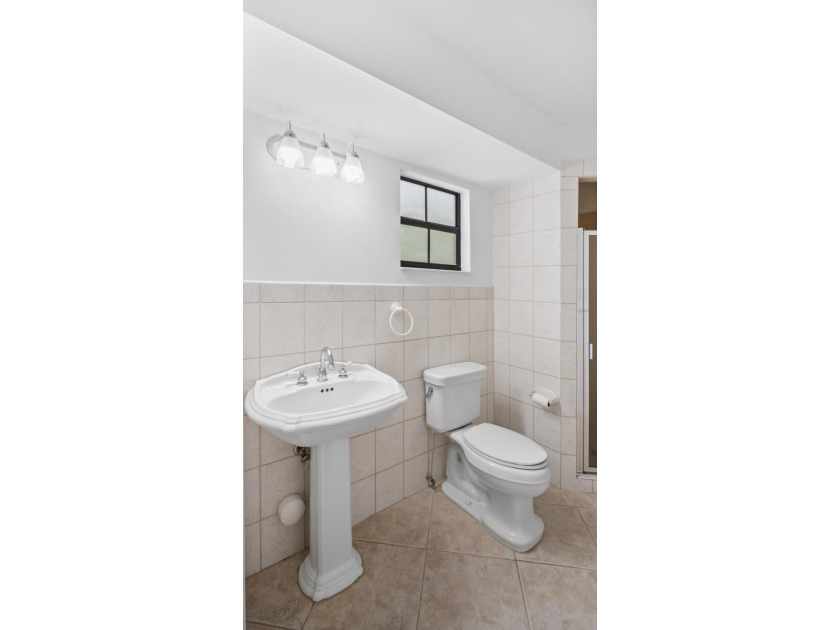 Welcome to this single-story residence in Cypresshead, offering - photo 11
