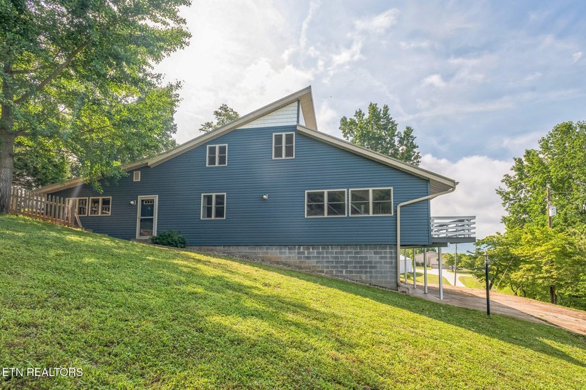 A fully furnished lake retreat with private guest suite- ready - photo 16