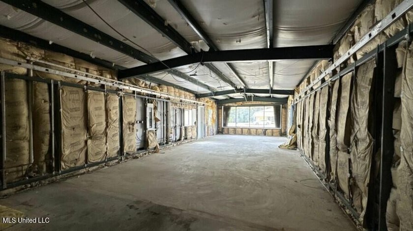 Multi use building, has been gutted and ready for buyers - photo 6