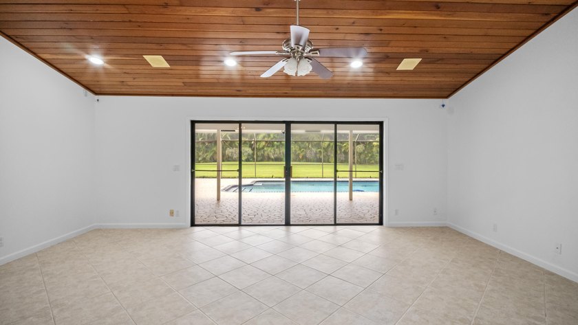 Welcome to this single-story residence in Cypresshead, offering - photo 18