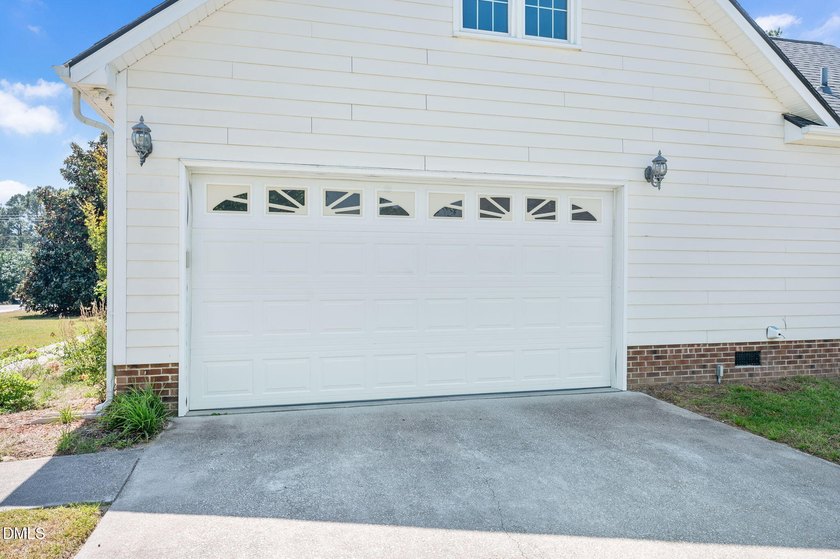 NO HOA! Ranch w/ covered front porch. Attached 2 car garage with - photo 36