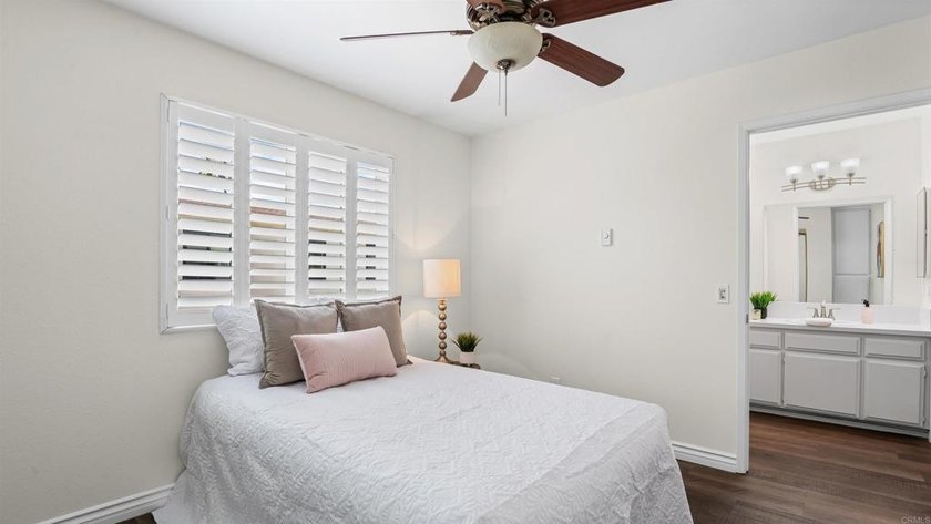 Welcome to this light and bright upstairs 1 bedroom, 1 bath - photo 3