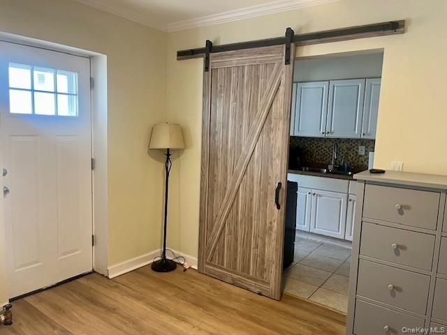 Well maintained brick Colonial. Handicap accessible with - photo 4