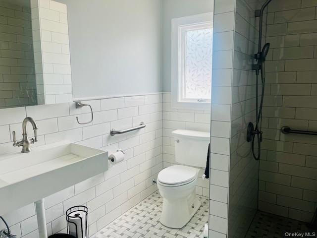 Well maintained brick Colonial. Handicap accessible with - photo 5