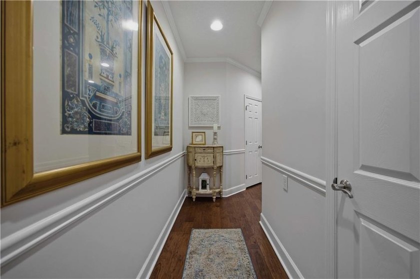 Waterfront ground-floor walk-out condo, beautifully updated and - photo 3