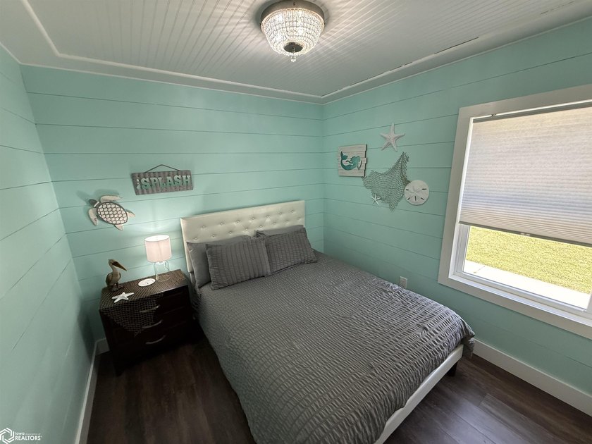 Completely renovated down to the studs, this beautiful turnkey - photo 11